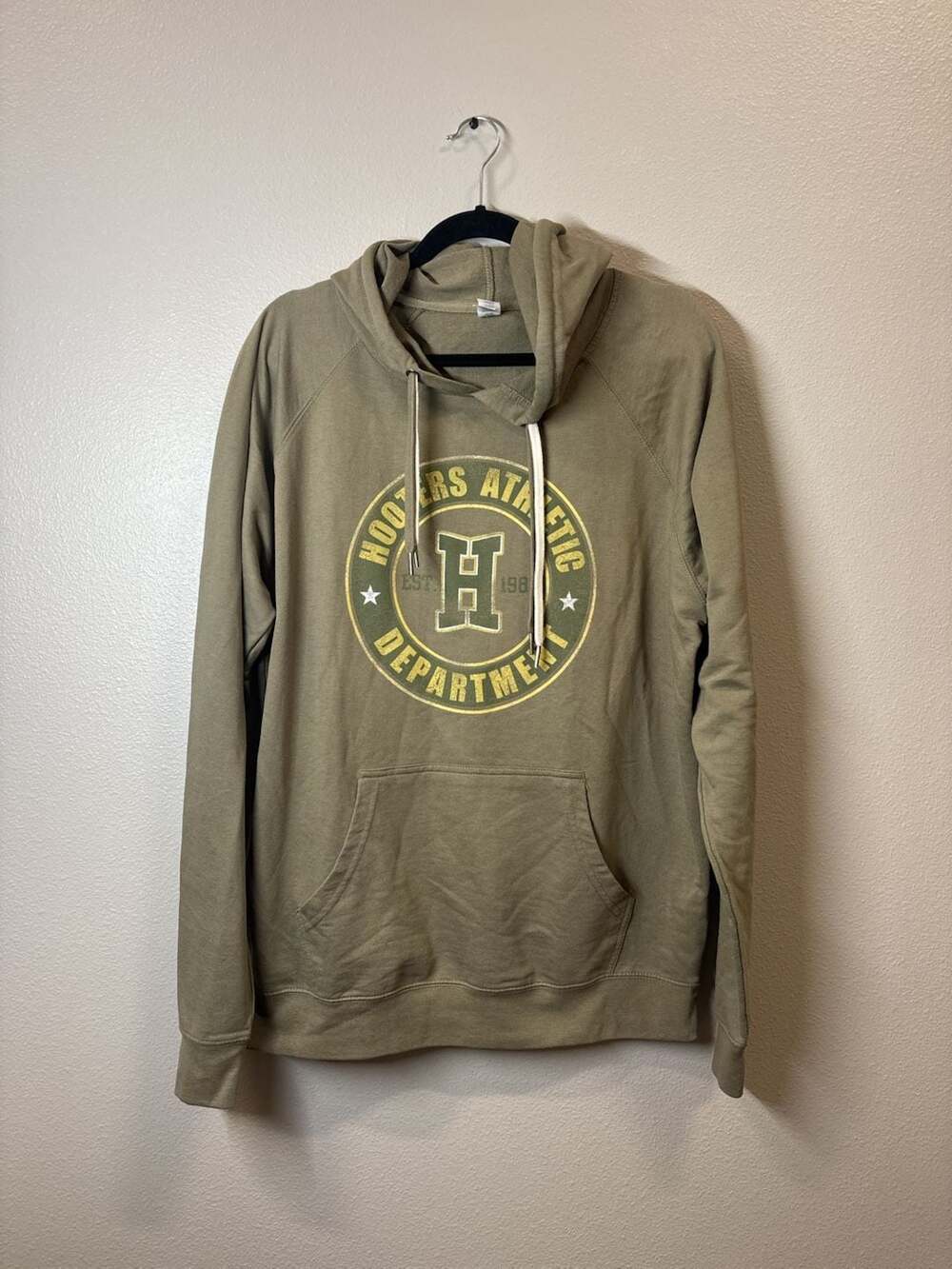 Independent Trading Company Hooters Athletic Department Hoodie Size XL